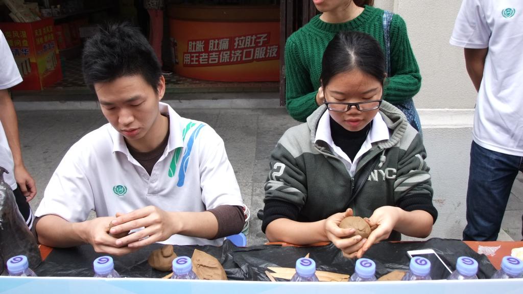 第二届大学生志愿服务牌坊街活动深受市民喜爱