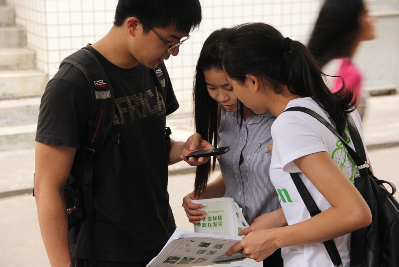 我院大学生“绿植领养”环保活动绿动韩园