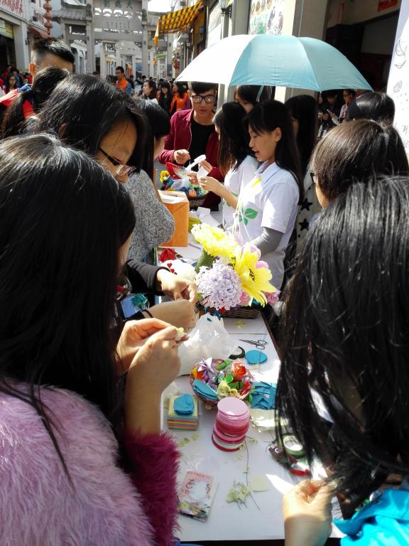 第二届大学生志愿服务牌坊街活动深受市民喜爱