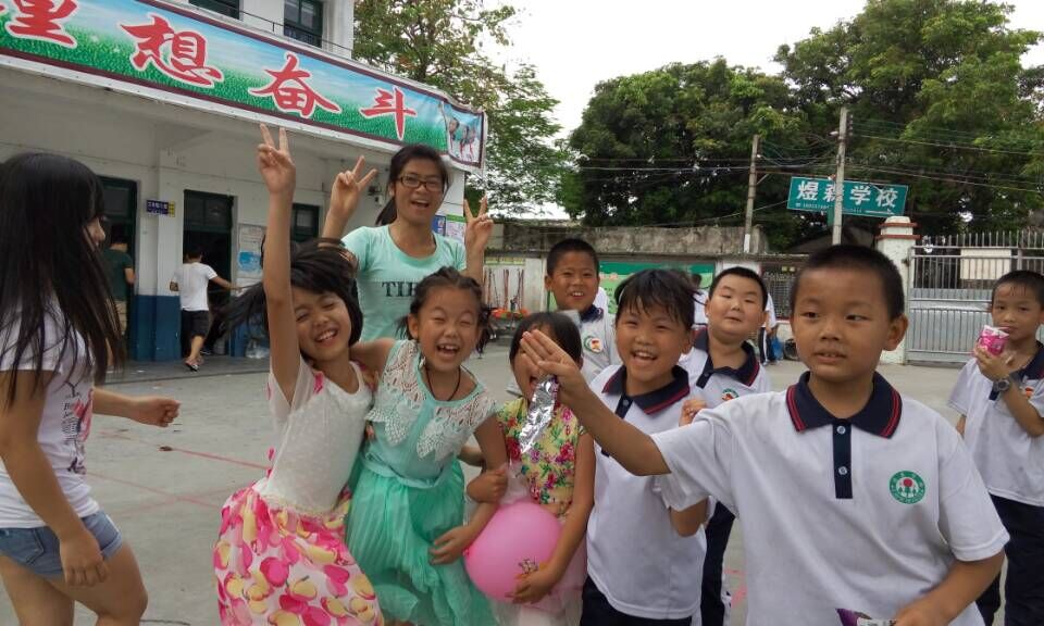 我校青年志愿者走进庄陇小学开展儿童节主题队日活动