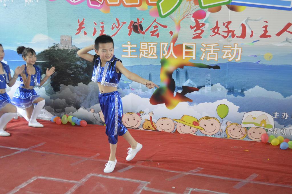 我校青年志愿者走进庄陇小学开展儿童节主题队日活动