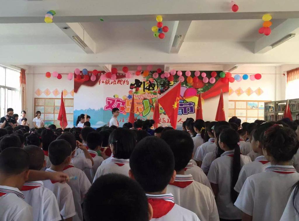 我校青年志愿者走进庄陇小学开展儿童节主题队日活动