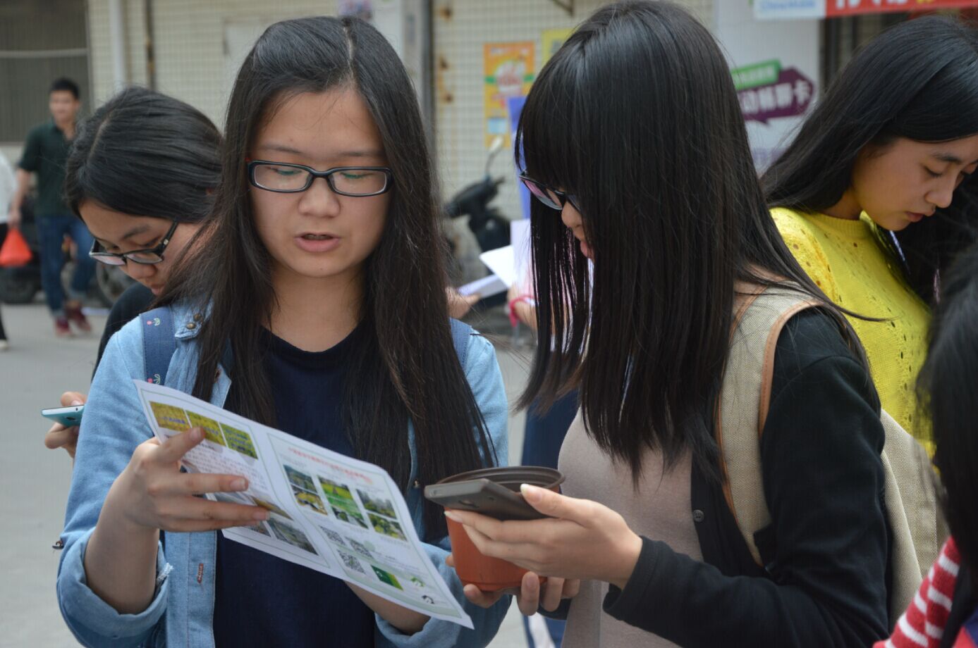 我院大学生“绿植领养”环保活动绿动韩园