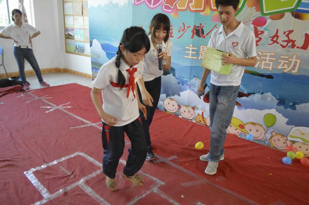 我校青年志愿者走进庄陇小学开展儿童节主题队日活动